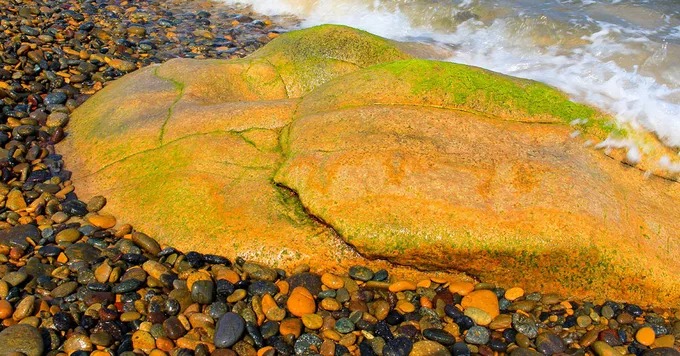 Bãi đá cổ thạch